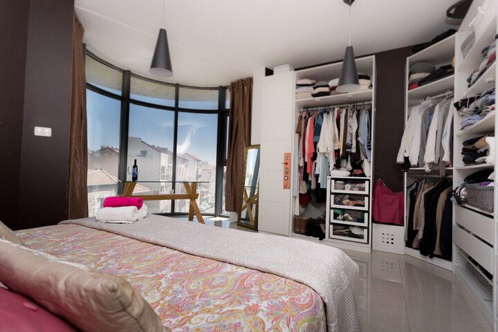 Room 5 of 31