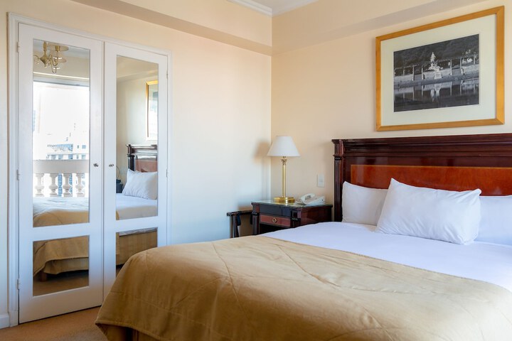 Room 7 of 33