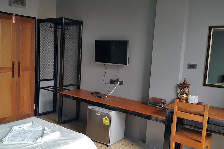 Room 6 of 14
