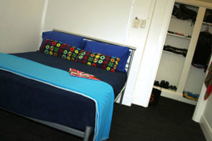 Room 4 of 16