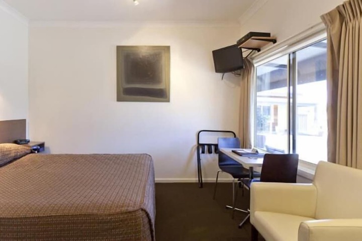 Room 8 of 35