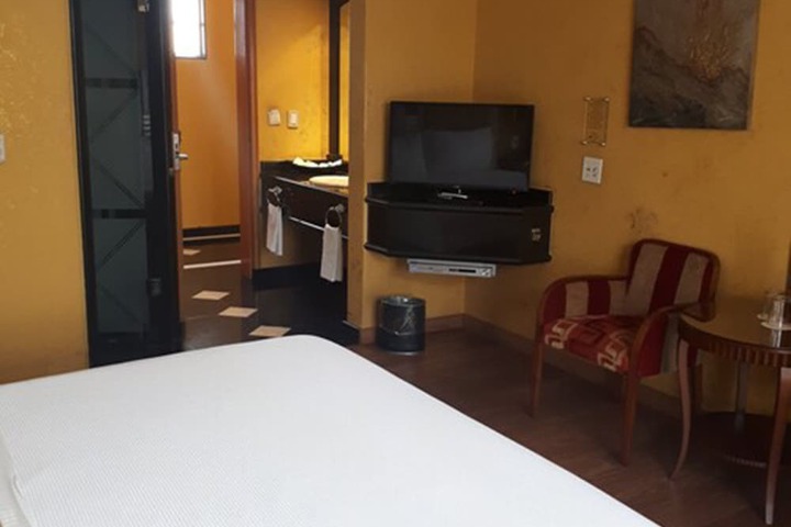 Room 6 of 19