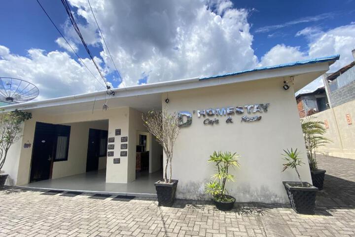 De Homestay Mitra RedDoorz Bitung