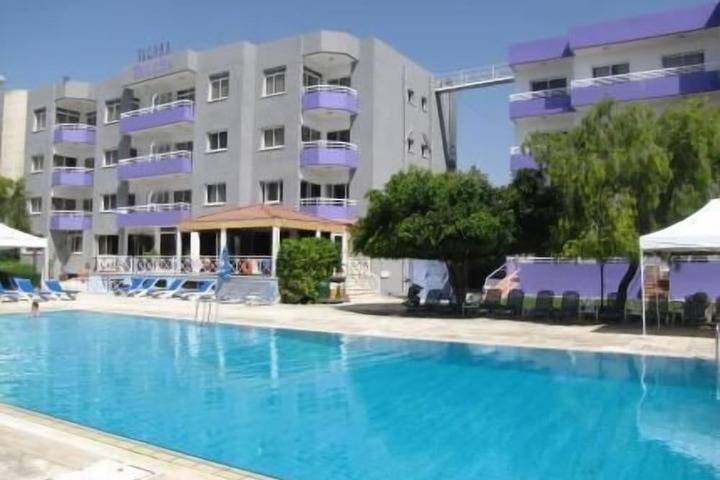 Hotel Pool