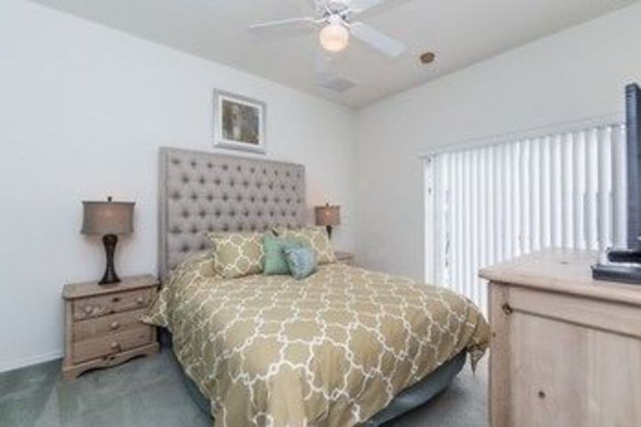 Room 6 of 25