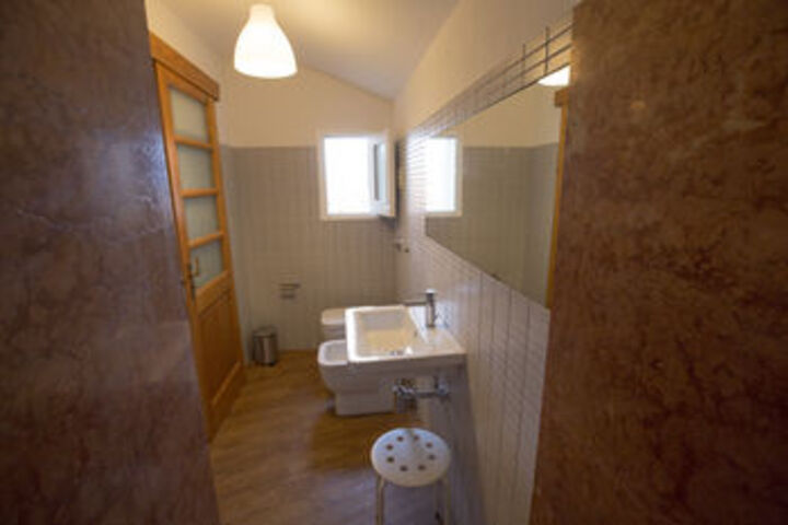 Room 7 of 37