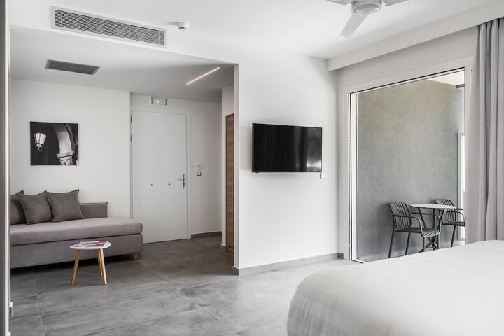 Room 34 of 266