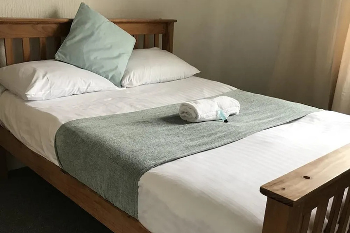 Room 5 of 11