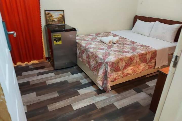 Room 4 of 17