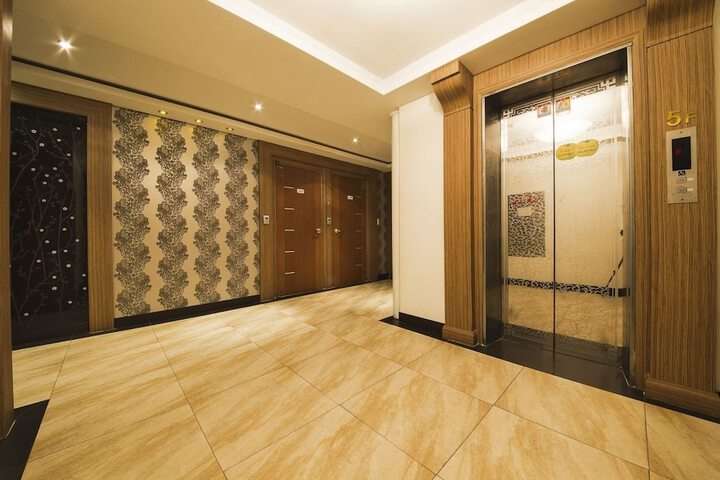 Ballroom/Hall 23 of 30