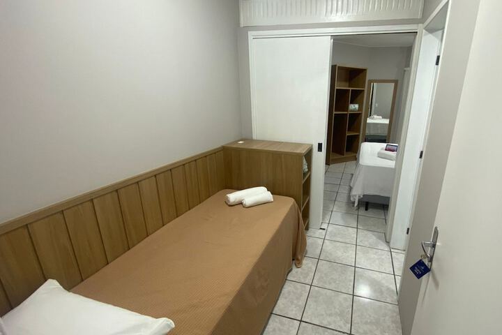 Room 13 of 102