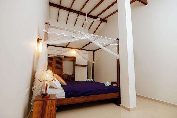 Room 4 of 42