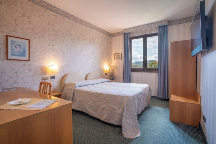 Room 9 of 38