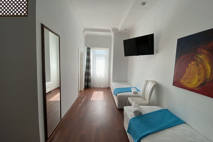 Room 14 of 78