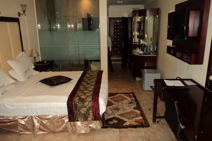 Room 5 of 40