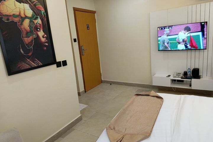 Room 15 of 77