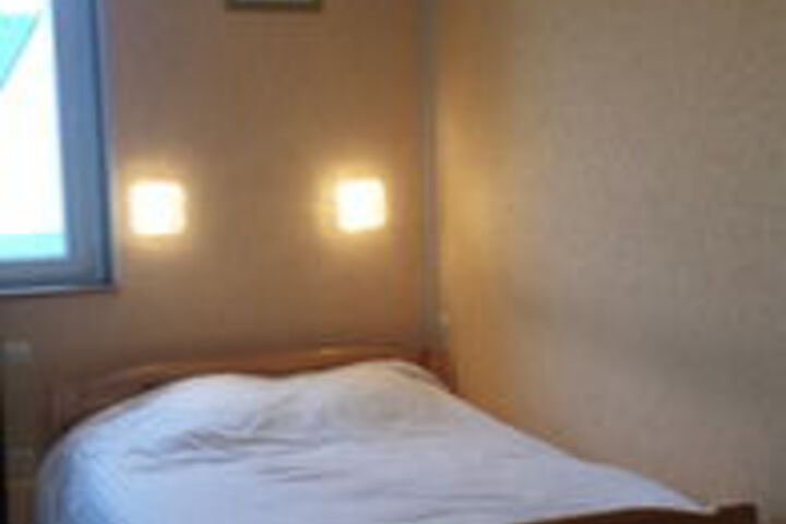 Room 13 of 40