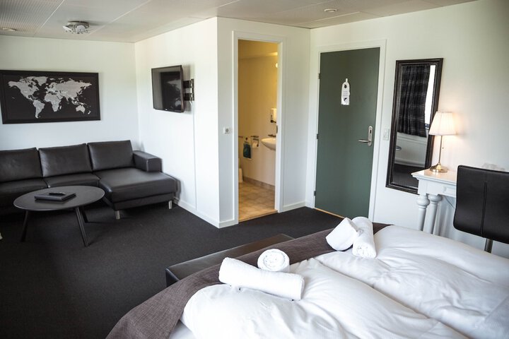 Room 17 of 27
