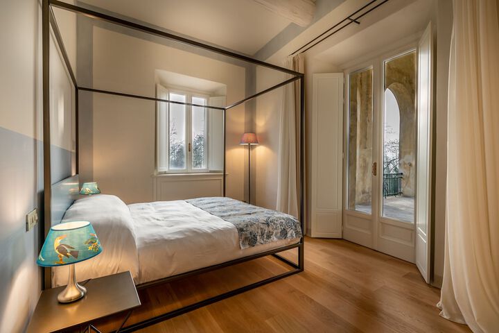 Room 8 of 62