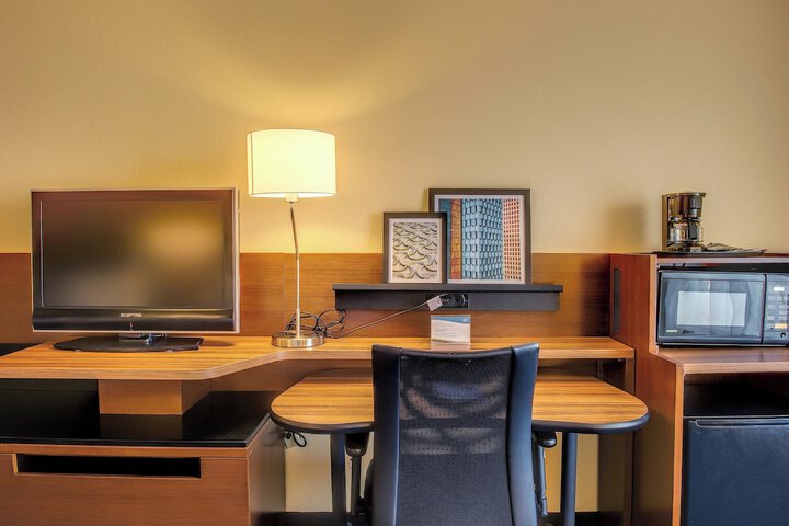 Room 14 of 36