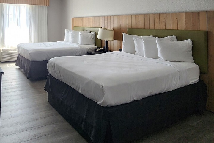 2 Queen Beds (15 of 31)