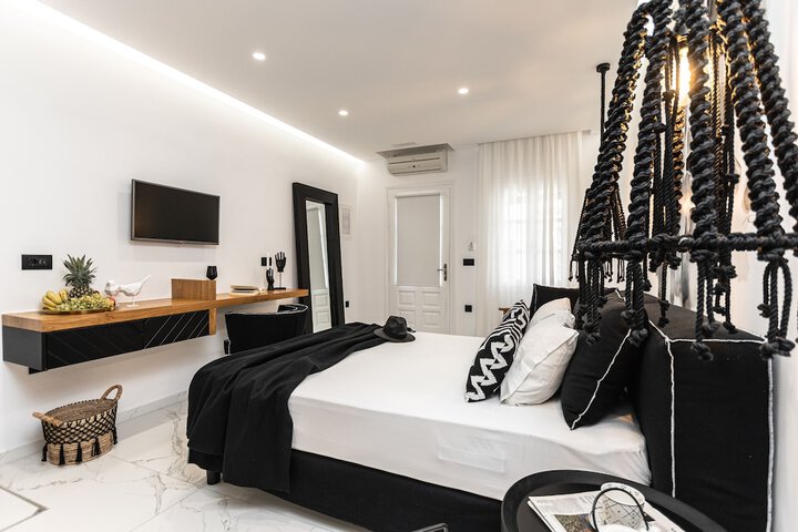 Room 52 of 168