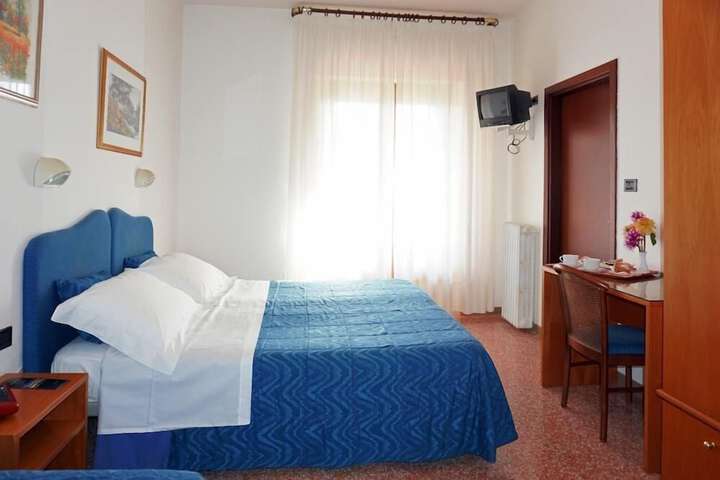 Room 9 of 19