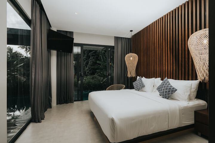 Room 12 of 77