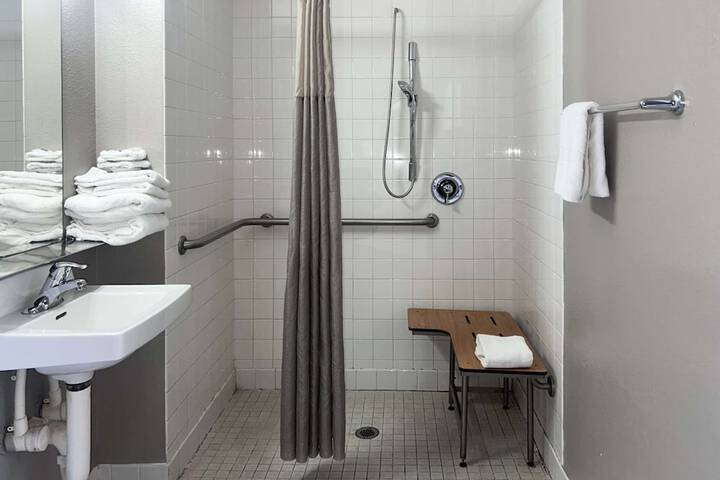 Double Room Disability Accessible (12 of 14)