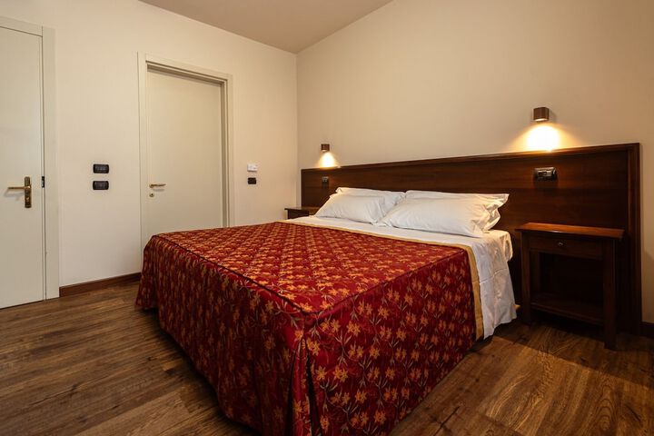 Room 14 of 33