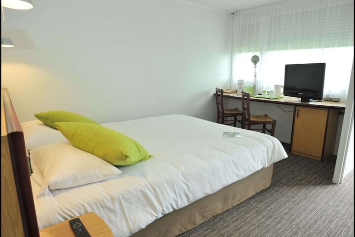 Room 5 of 31