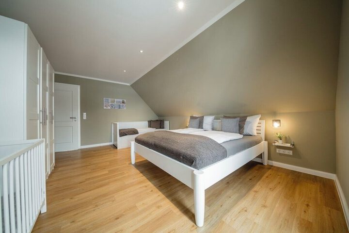 Room 5 of 90