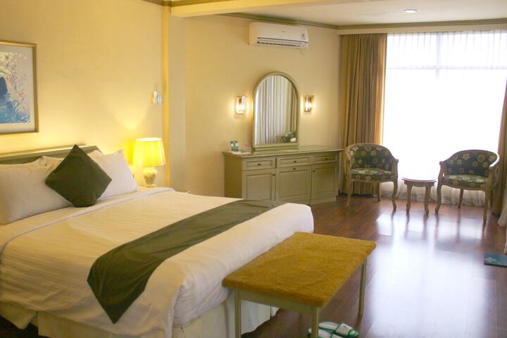 Room 28 of 69