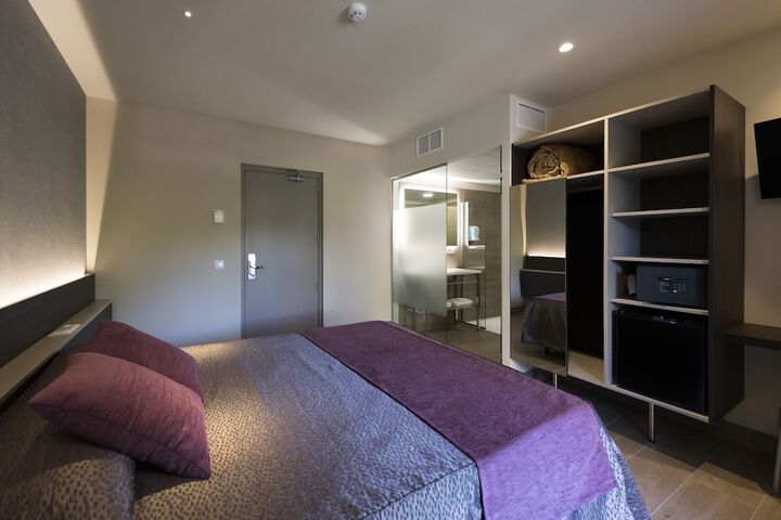 Room 10 of 62