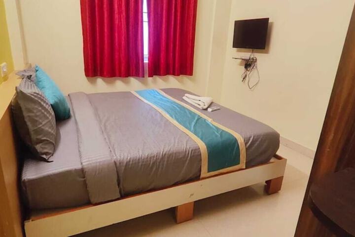 Room 4 of 16