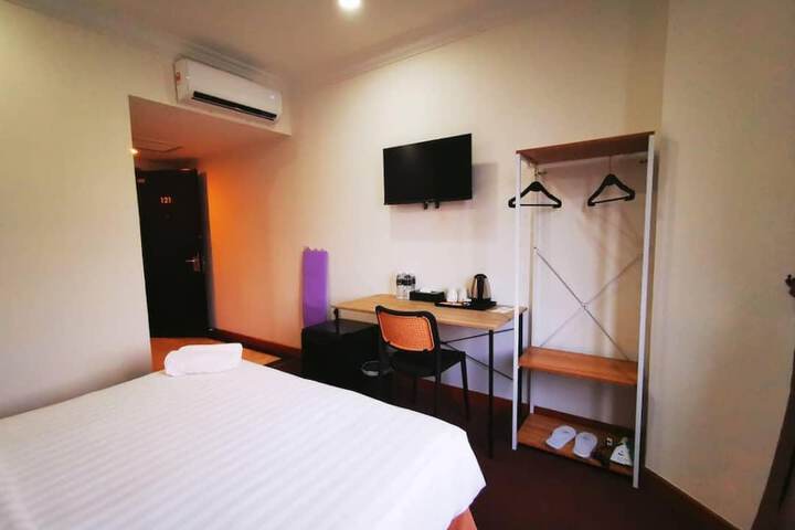 Room 32 of 66