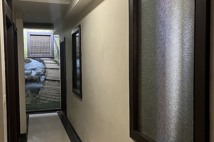 Room 9 of 14