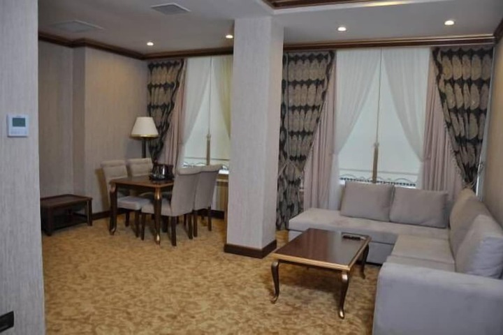 Room 10 of 26