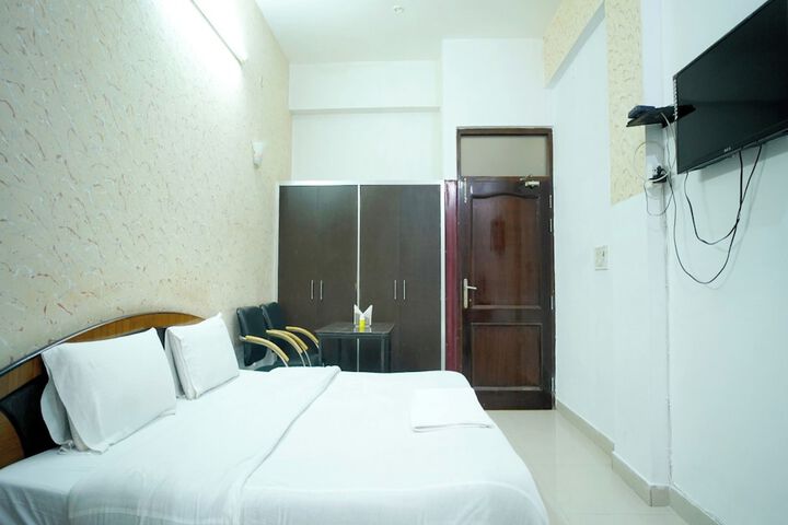 Room 4 of 13