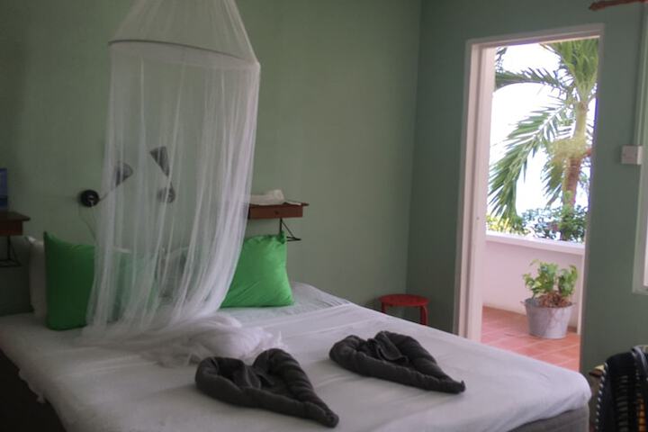 Room 28 of 170