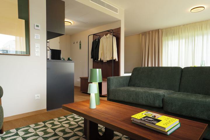 Room 9 of 40