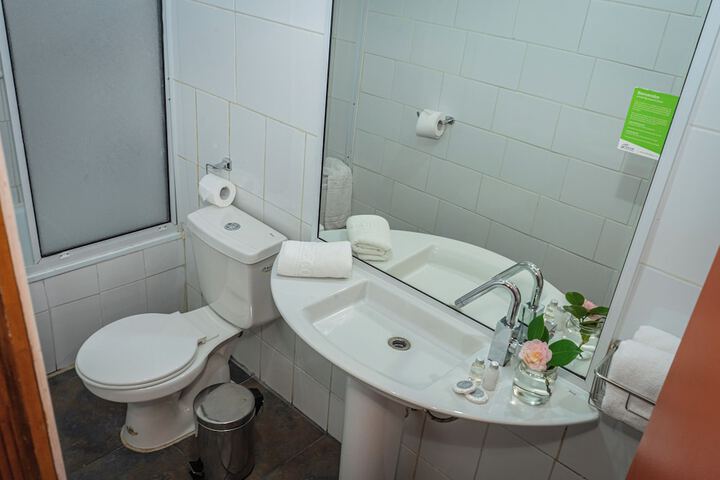 Room 6 of 14