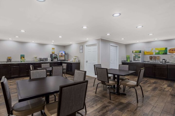 Breakfast/Coffee Service 32 of 34