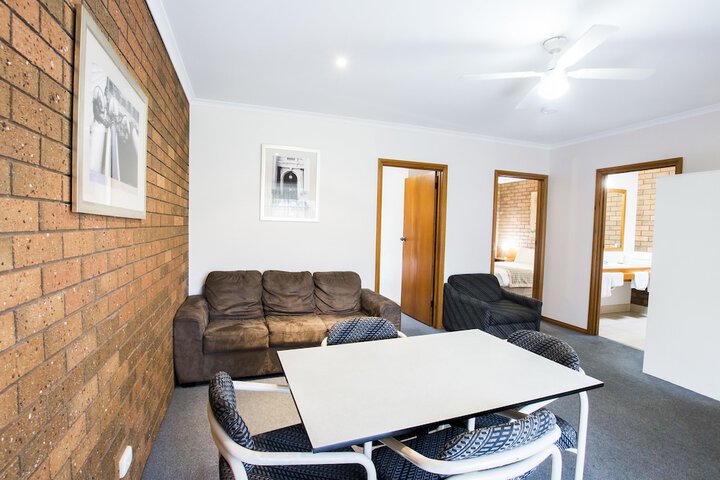 Room 6 of 38