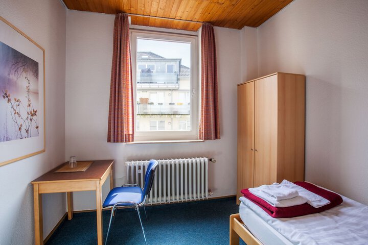 Room 4 of 12