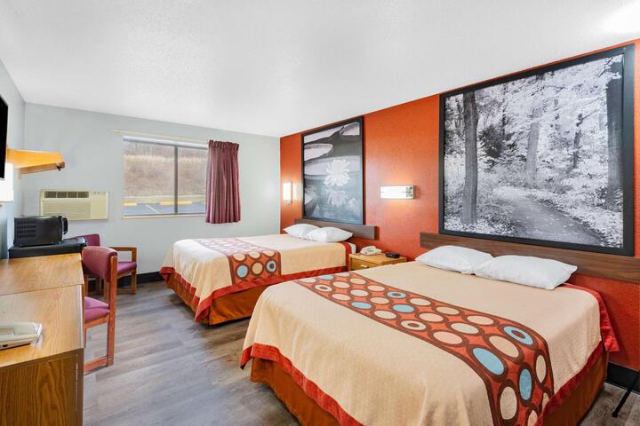 1 King Bed (2 of 11)