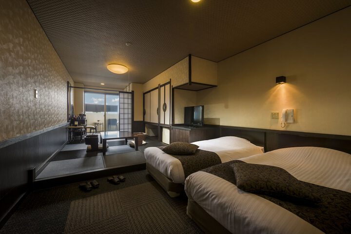 Room 8 of 118