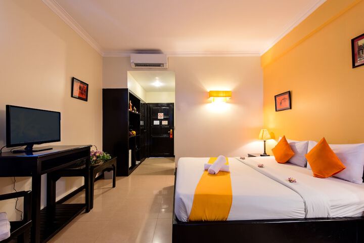 Room 18 of 160