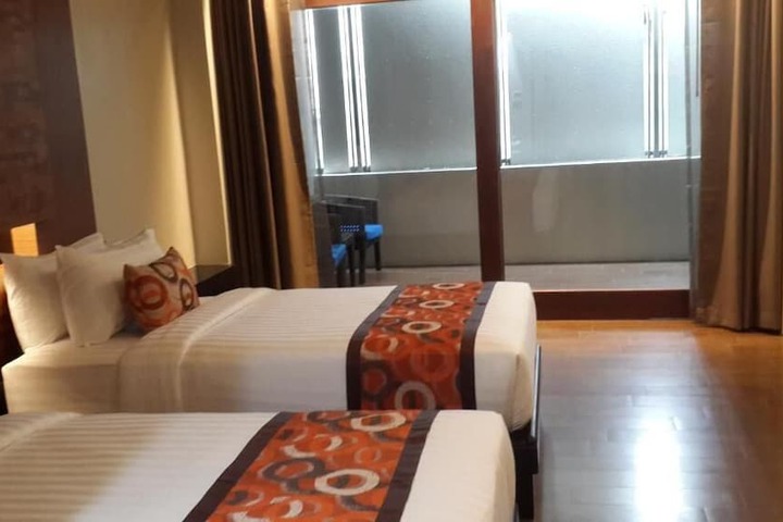 Room 29 of 233