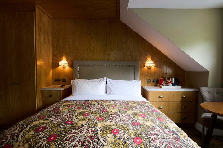 Room 43 of 118